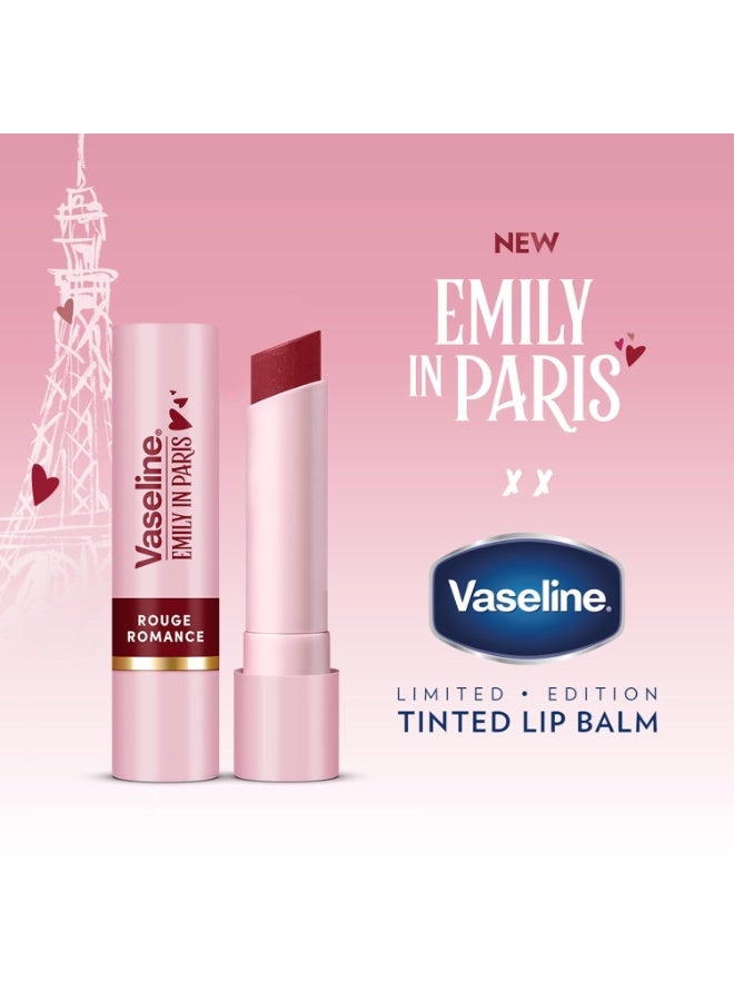 فازلين روج رومانس | إصدار محدود من إميلي في باريس | مرطب شفاه أحمر اللون، ترطيب يدوم 24 ساعة*، 3 غرام - Image 2